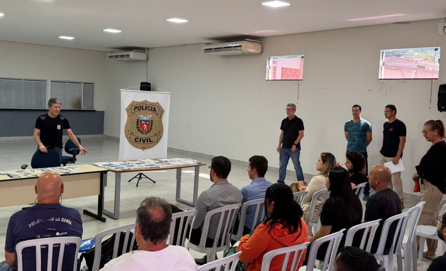 PCPR entrega 30 celulares recuperados de furtos e roubos em Maringá