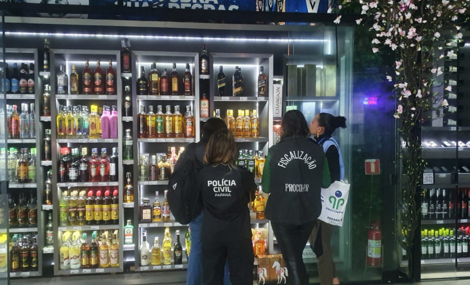 PCPR realiza operação de fiscalização de bebidas com indícios de falsificação em São José dos Pinhais