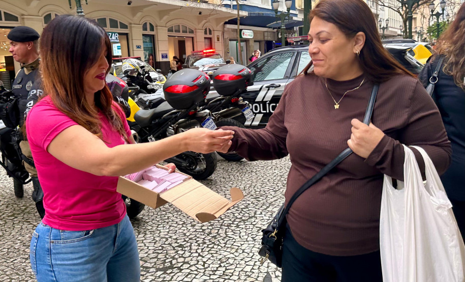 PCPR participa de caminhada em alusão ao Outubro Rosa em Curitiba