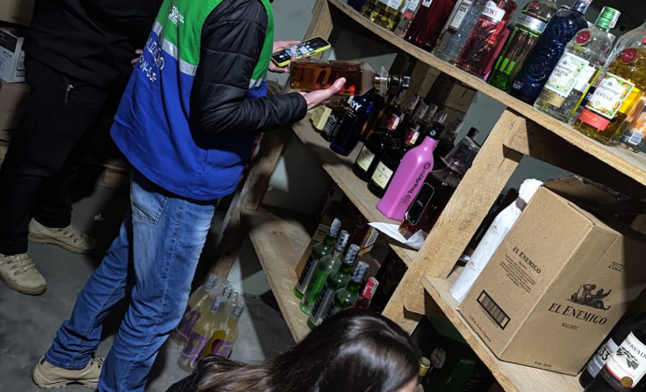 PCPR realiza operação de fiscalização de bebidas com indícios de falsificação em São José dos Pinhais