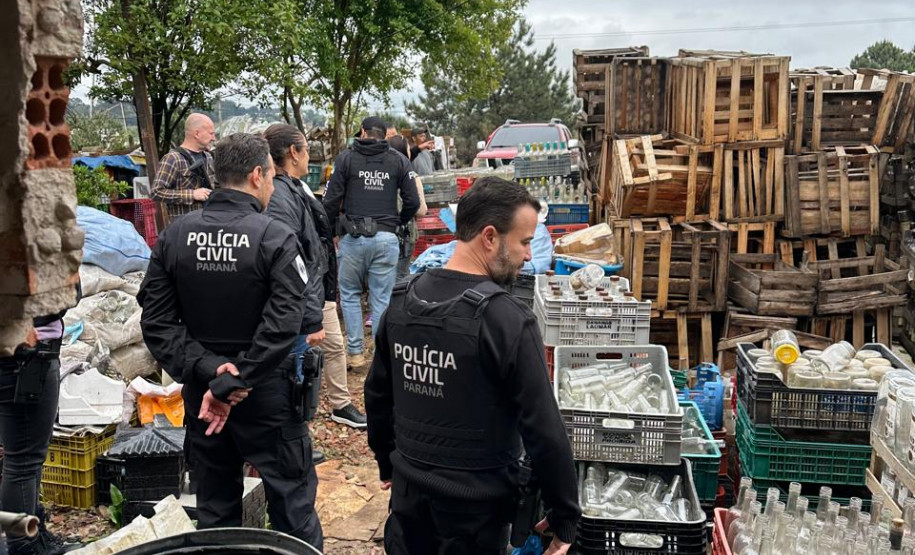 PCPR destroi mais de 300 mil garrafas de bebidas durante ação contra comércio irregular em Curitiba e RMC