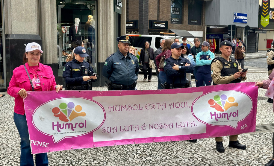 PCPR participa de caminhada em alusão ao Outubro Rosa em Curitiba