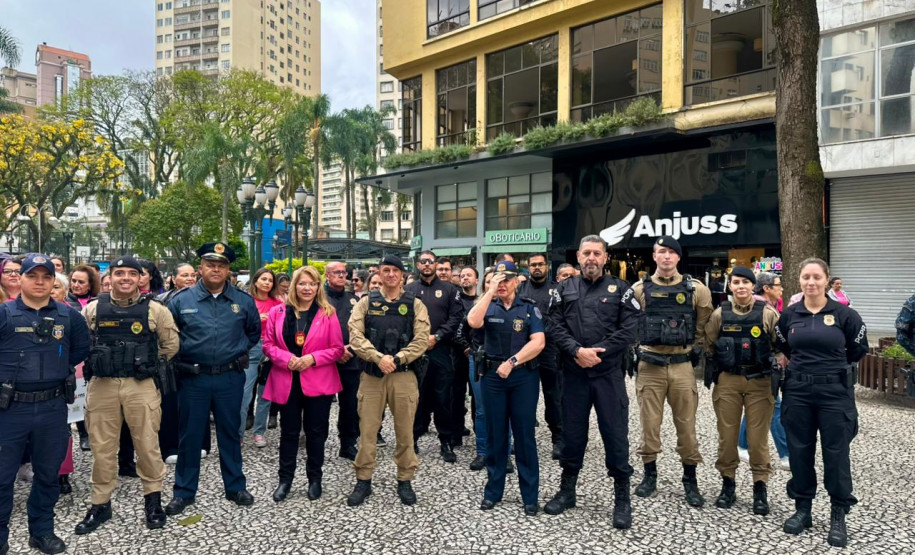 PCPR participa de caminhada em alusão ao Outubro Rosa em Curitiba