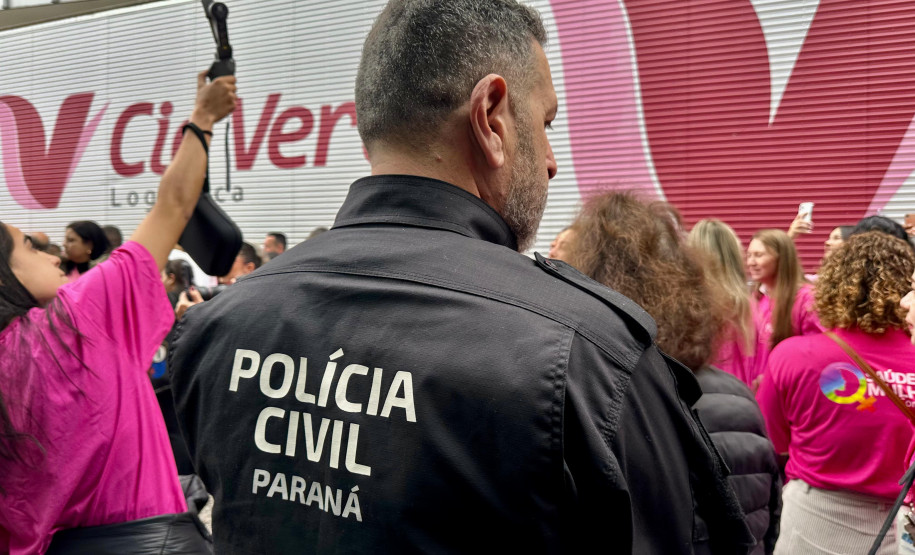PCPR participa de caminhada em alusão ao Outubro Rosa em Curitiba