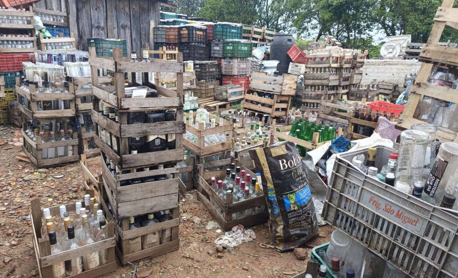 PCPR destroi mais de 300 mil garrafas de bebidas durante ação contra comércio irregular em Curitiba e RMC