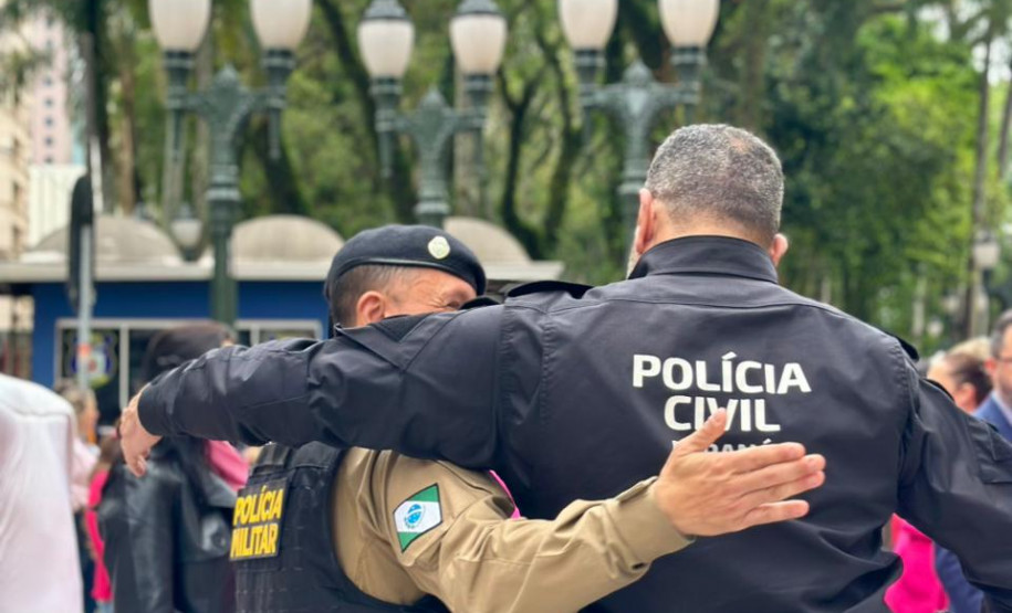 PCPR participa de caminhada em alusão ao Outubro Rosa em Curitiba