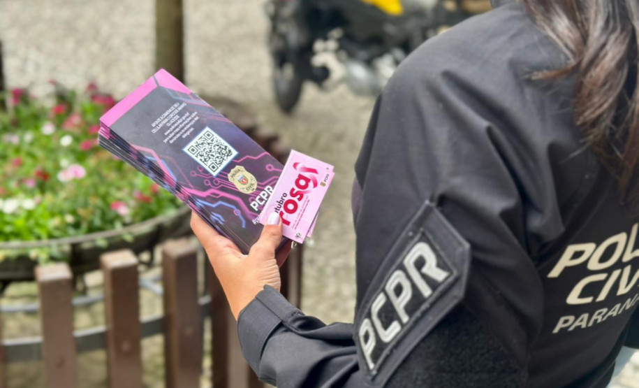 PCPR participa de caminhada em alusão ao Outubro Rosa em Curitiba