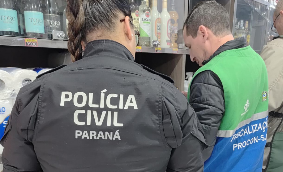 PCPR realiza operação de fiscalização de bebidas com indícios de falsificação em São José dos Pinhais
