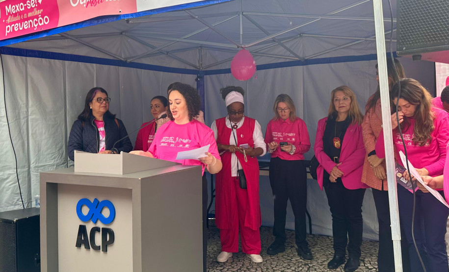 PCPR participa de caminhada em alusão ao Outubro Rosa em Curitiba