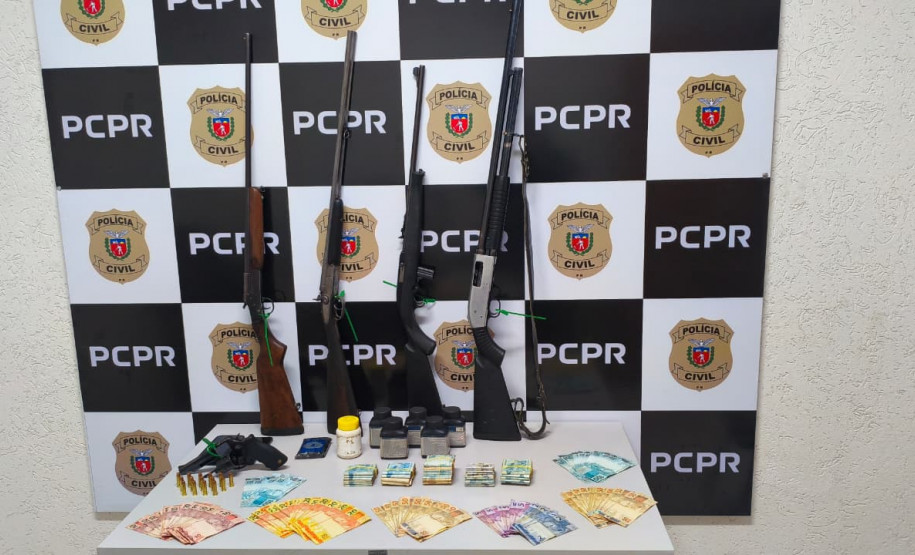 PCPR e PMPR prendem nove pessoas durante uma operação contra o tráfico de drogas em Rio Branco do Sul