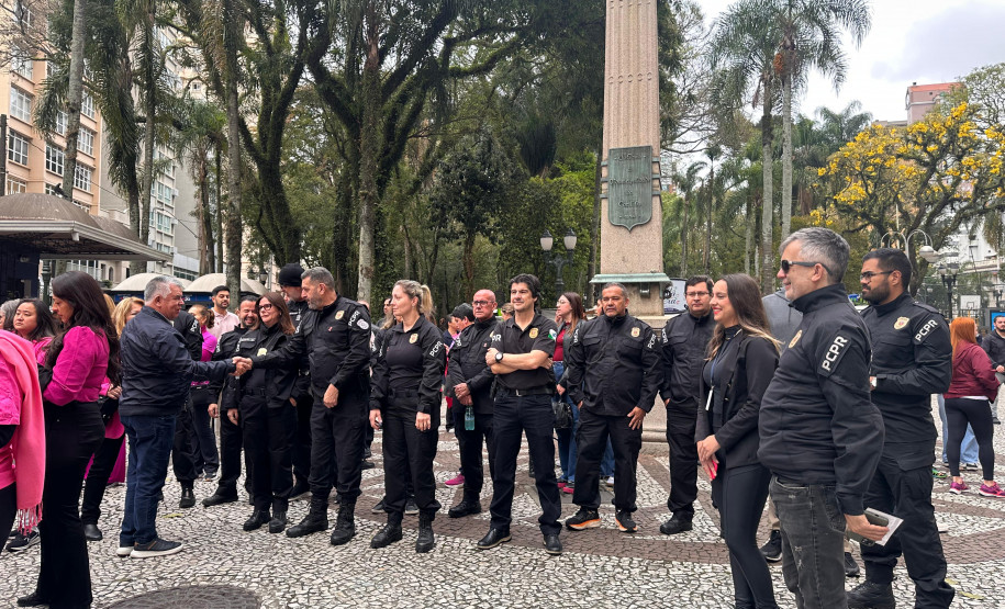 PCPR participa de caminhada em alusão ao Outubro Rosa em Curitiba