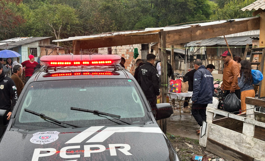 PCPR entrega de 21 cestas básicas, roupas, brinquedos e doces para famílias de Campo Largo