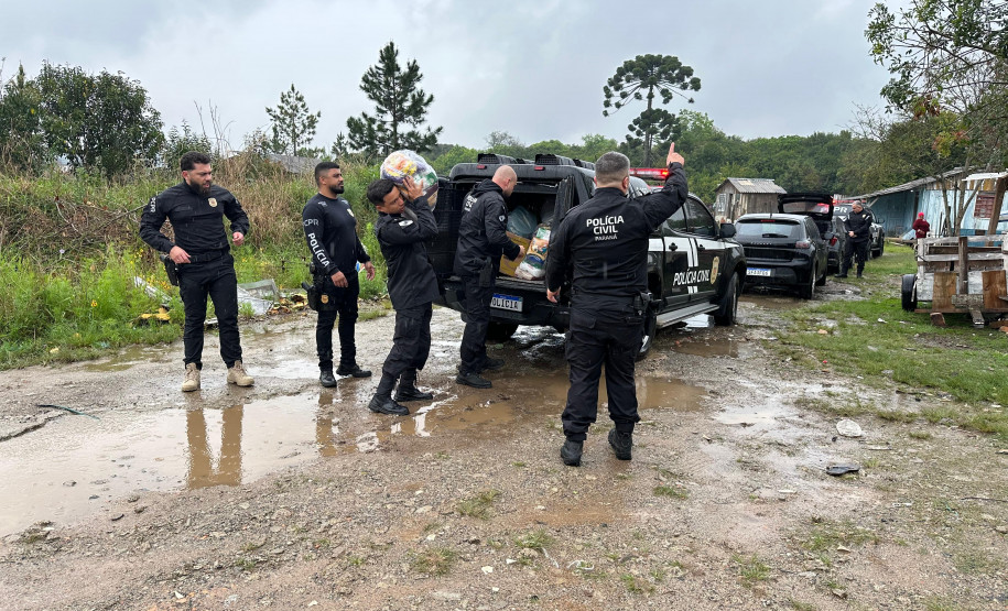 PCPR entrega de 21 cestas básicas, roupas, brinquedos e doces para famílias de Campo Largo