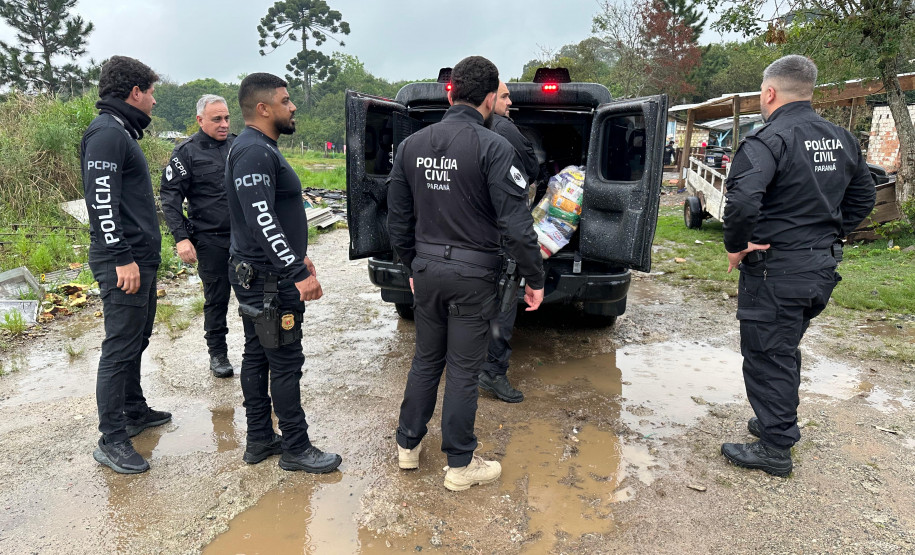 PCPR entrega de 21 cestas básicas, roupas, brinquedos e doces para famílias de Campo Largo