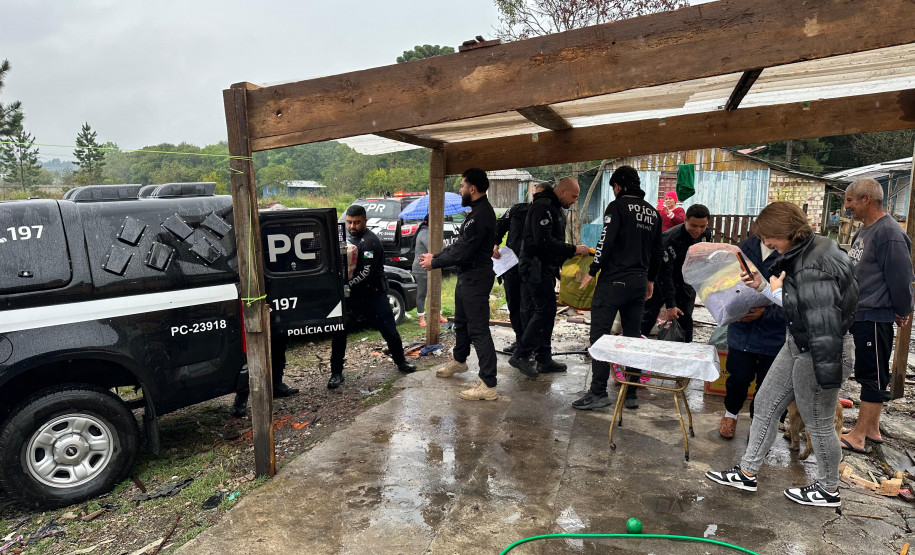 PCPR entrega de 21 cestas básicas, roupas, brinquedos e doces para famílias de Campo Largo