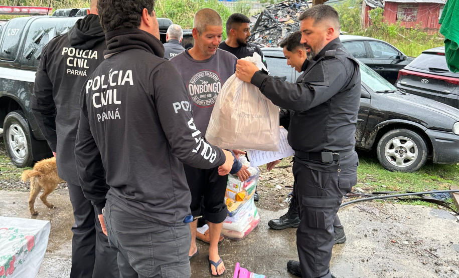 PCPR entrega de 21 cestas básicas, roupas, brinquedos e doces para famílias de Campo Largo