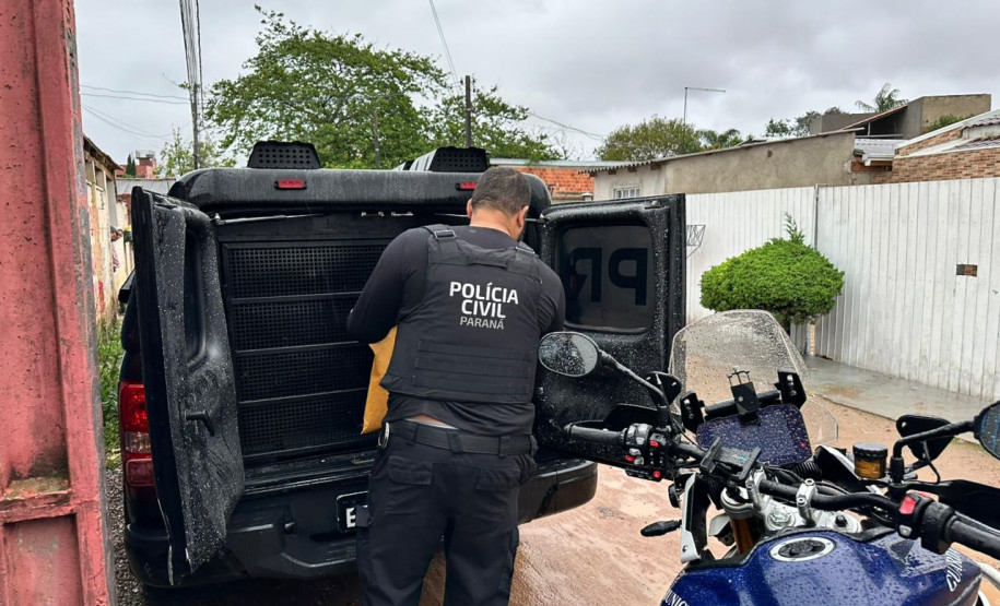 Operação integrada prende 25 pessoas suspeitas de integrar grupo criminoso no Alto Boqueirão, em Curitiba