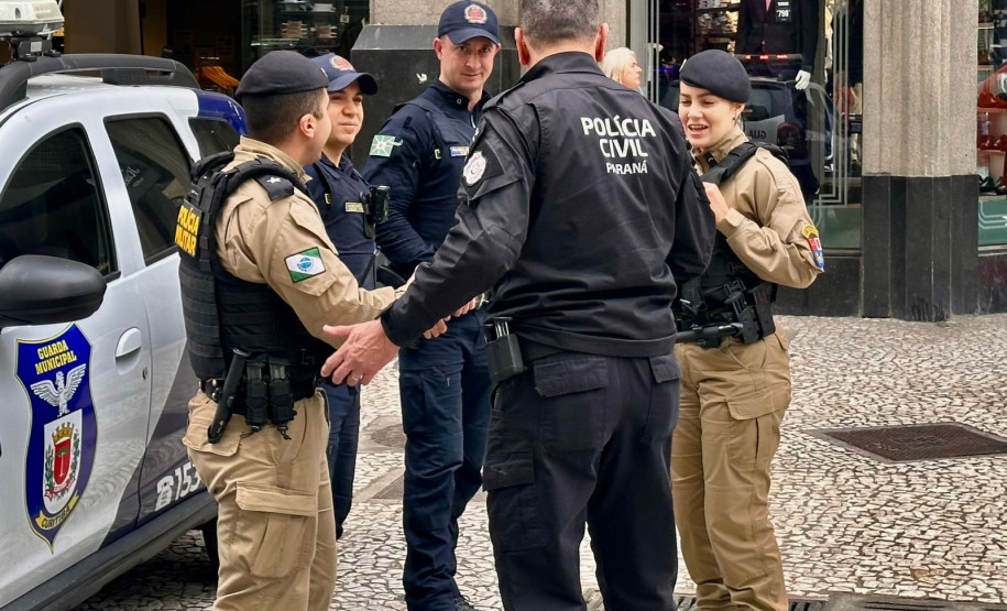 PCPR participa de caminhada em alusão ao Outubro Rosa em Curitiba