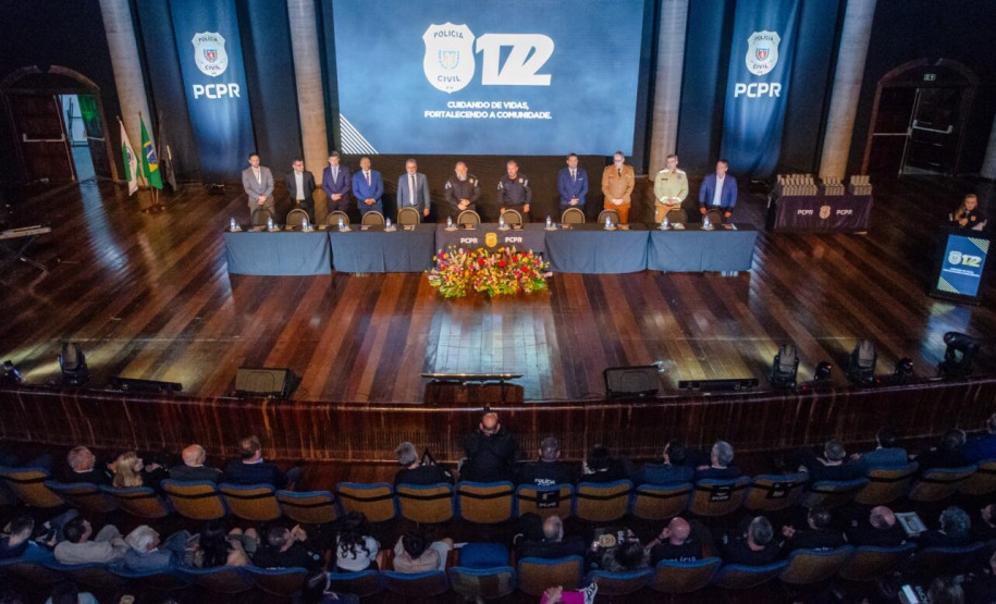 CPR celebra 172 anos com cerimônia de entrega de medalhas a policiais civis em Curitiba