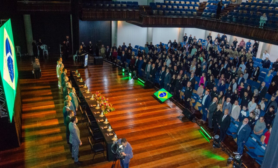 CPR celebra 172 anos com cerimônia de entrega de medalhas a policiais civis em Curitiba