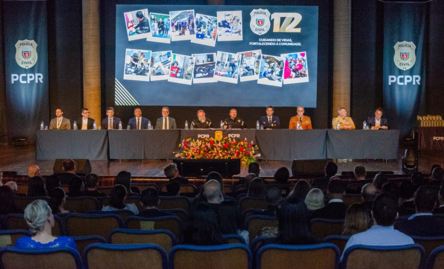 CPR celebra 172 anos com cerimônia de entrega de medalhas a policiais civis em Curitiba