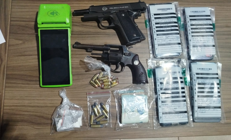 PCPR e PMPR prendem cinco pessoas e apreende armas, drogas e dinheiro em Paranavaí