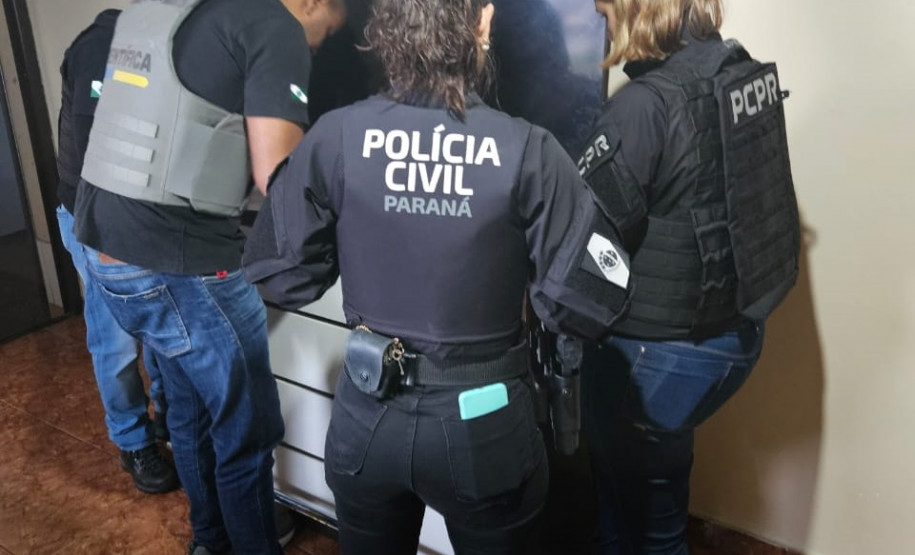PCPR prende investigado por estelionato amoroso e compartilhamento de pornografia infantojuvenil em Curitiba