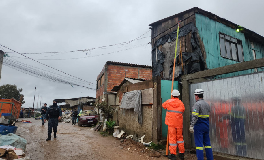 Operação integrada prende 25 pessoas suspeitas de integrar grupo criminoso no Alto Boqueirão, em Curitiba