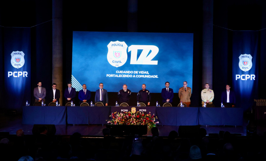 PCPR celebra 172 anos com cerimônia de entrega de medalhas a policiais civis em Curitiba