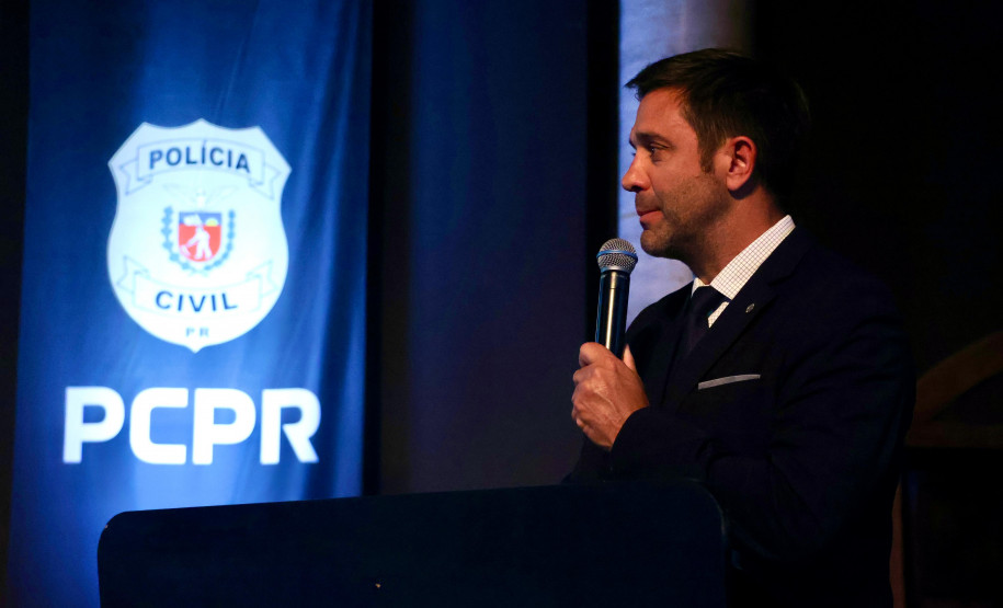 PCPR celebra 172 anos com cerimônia de entrega de medalhas a policiais civis em Curitiba