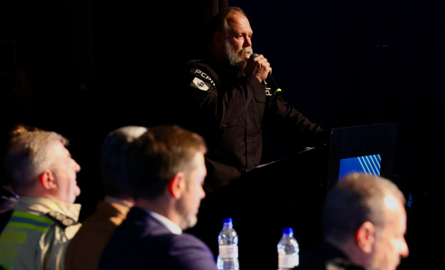 PCPR celebra 172 anos com cerimônia de entrega de medalhas a policiais civis em Curitiba