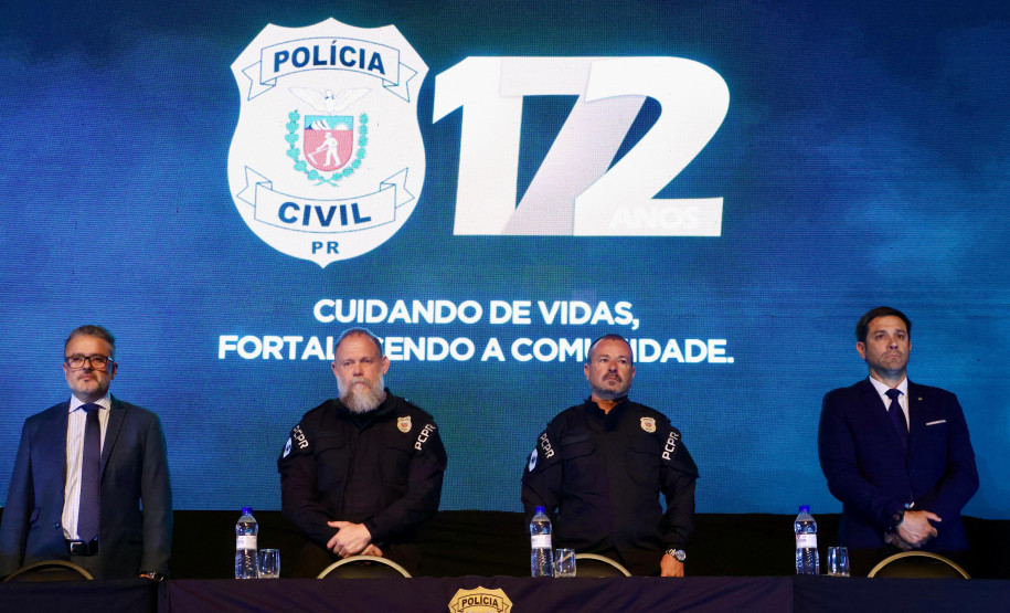 PCPR celebra 172 anos com cerimônia de entrega de medalhas a policiais civis em Curitiba