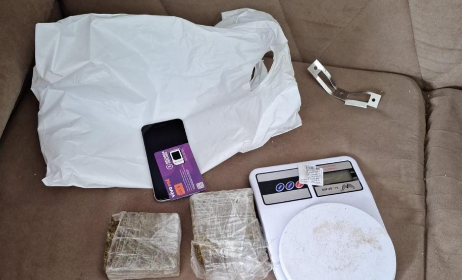 PCPR prende dois homens por roubo e extorsão e uma mulher em flagrante por armazenamento de drogas em Almirante Tamandaré