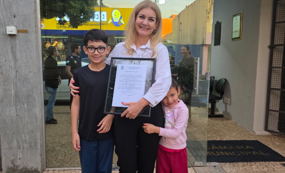 Servidora da PCPR recebe menção honrosa em Câmara de Vereadores de Rolândia