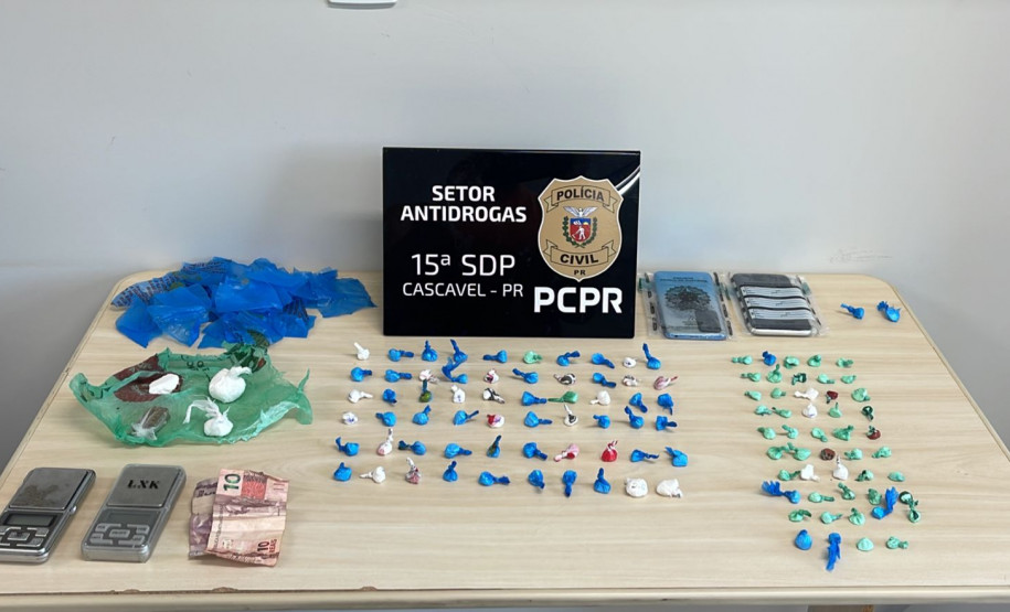 PCPR e PMPR prendem duas mulheres em flagrante por tráfico de drogas em Cascavel