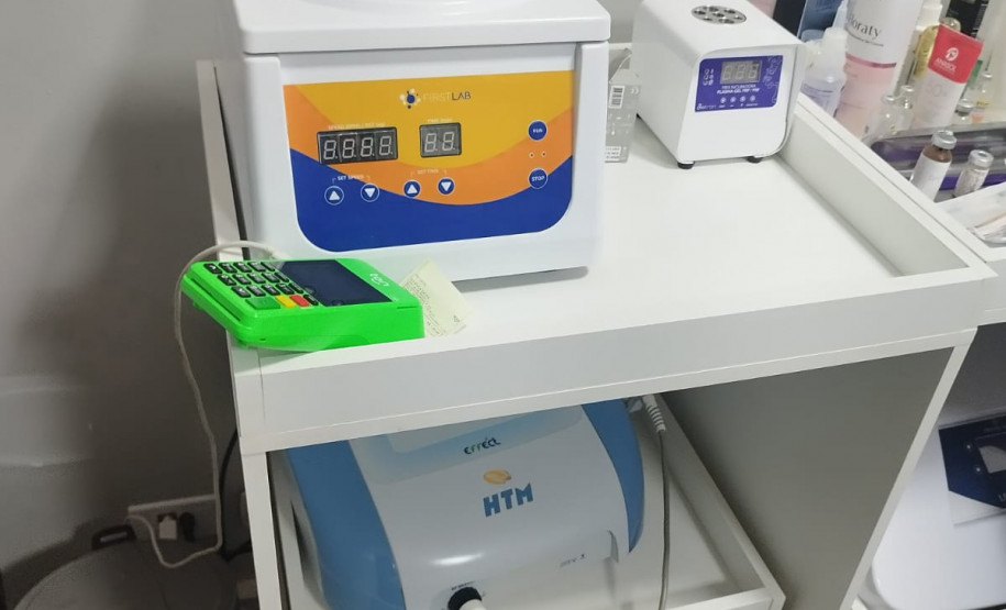 PCPR prende mulher por realizar procedimentos estéticos ilegais e usar medicamentos sem registro em clínica no bairro CIC