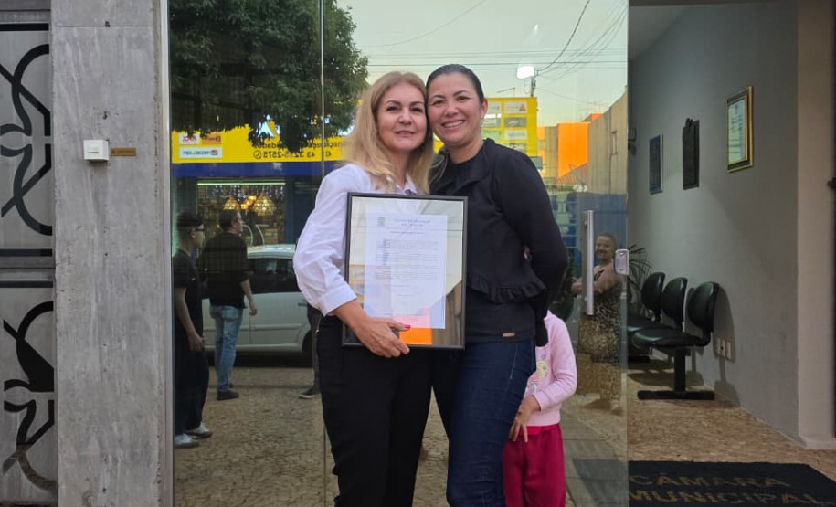Servidora da PCPR recebe menção honrosa em Câmara de Vereadores de Rolândia