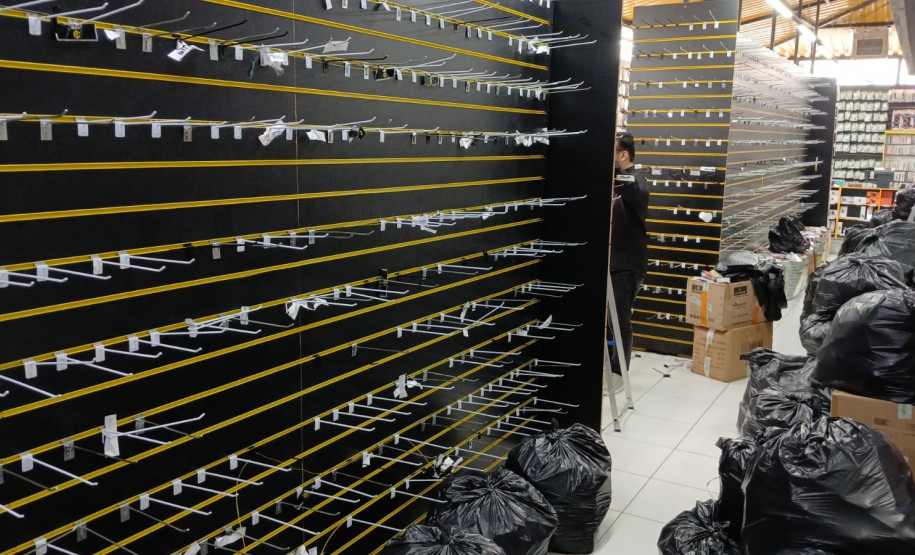 PCPR apreende mais de 30 mil produtos contrafeitos durante ação em Curitiba