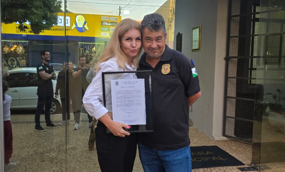 Servidora da PCPR recebe menção honrosa em Câmara de Vereadores de Rolândia