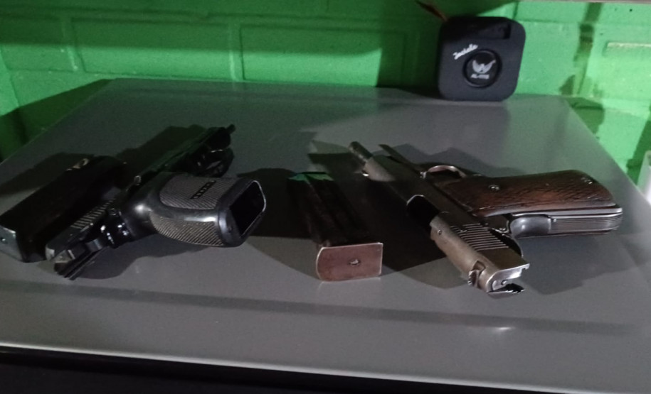 PCPR e PMPR prendem três homens e apreendem armas, munições e drogas em Cascavel