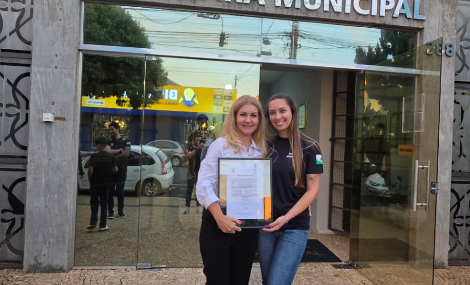 Servidora da PCPR recebe menção honrosa em Câmara de Vereadores de Rolândia
