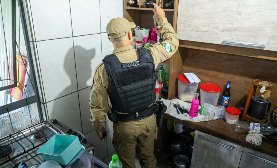 Polícias do Paraná prendem 25 integrantes de organização que movimentava 1,5 tonelada de drogas por mês