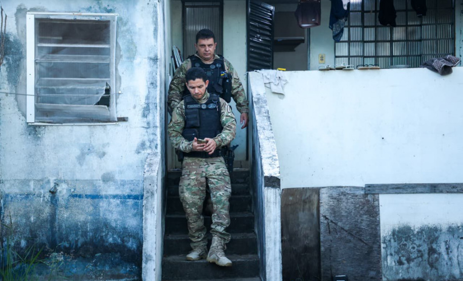 Polícias do Paraná prendem 25 integrantes de organização que movimentava 1,5 tonelada de drogas por mês