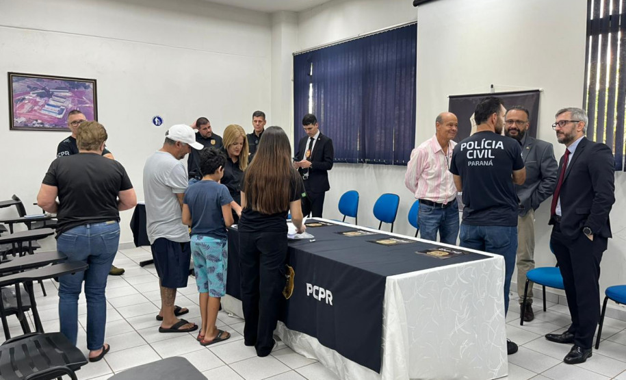 PCPR restitui aos reais proprietários 40 celulares recuperados em Apucarana