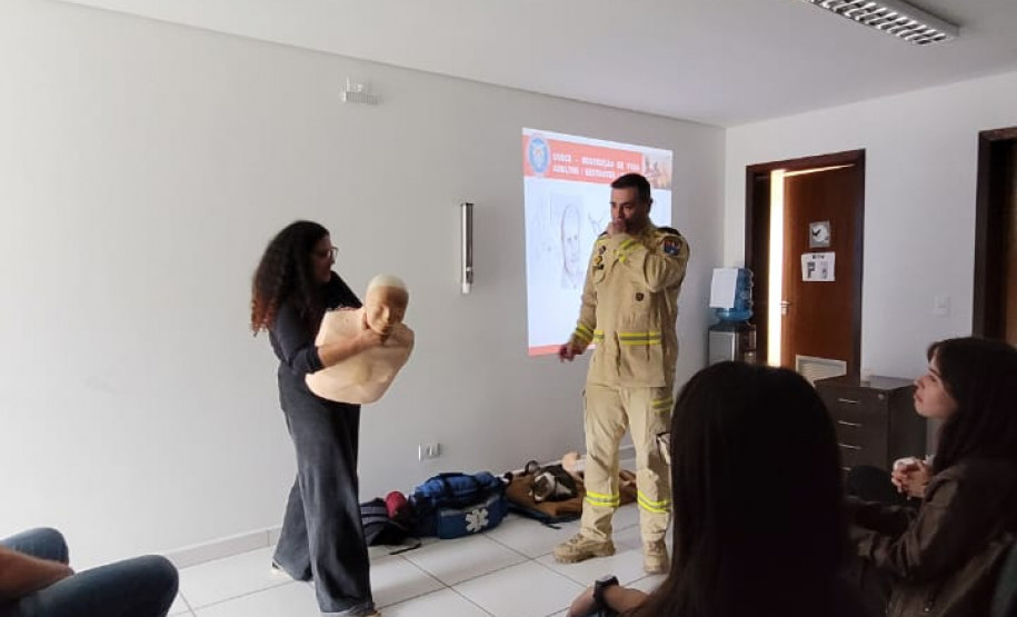 PCPR realiza curso de primeiros socorros com foco em engasgamento em Araucária