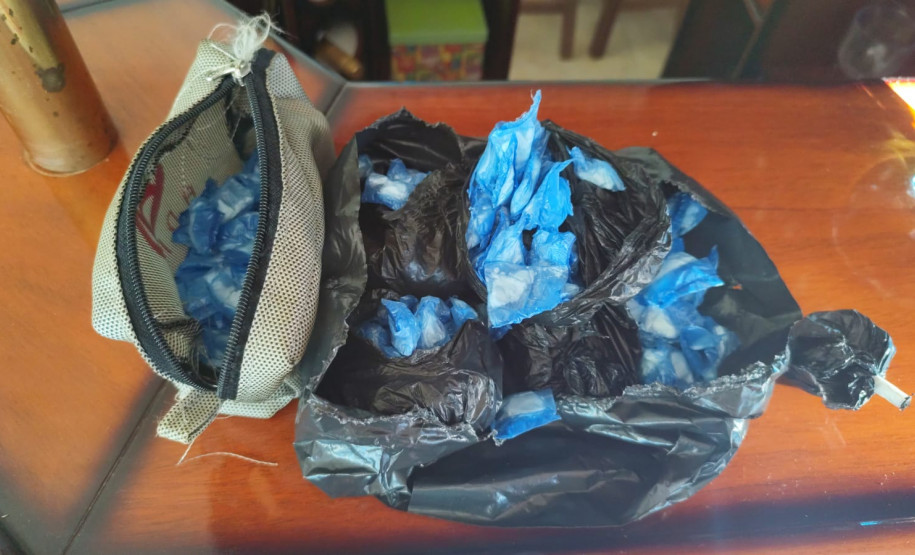 PCPR prende homem em flagrante e apreende drogas, arma e munições em Rolândia