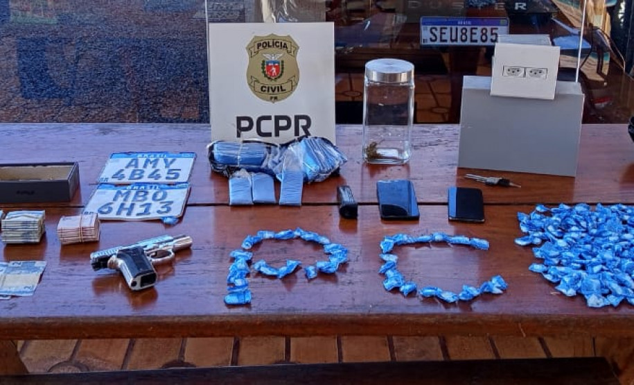 PCPR prende homem em flagrante e apreende drogas, arma e munições em Rolândia