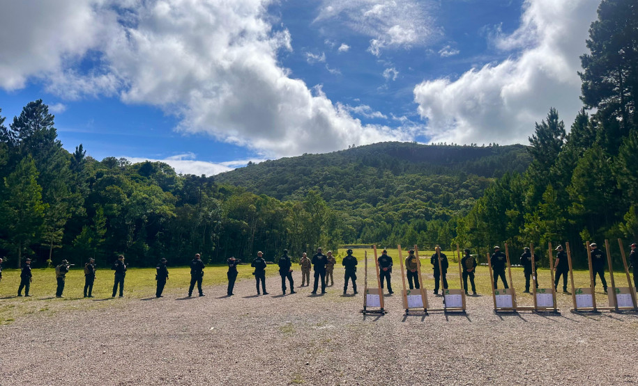 PCPR prepara servidores para o uso de fuzis durante o Verão Maior Paraná