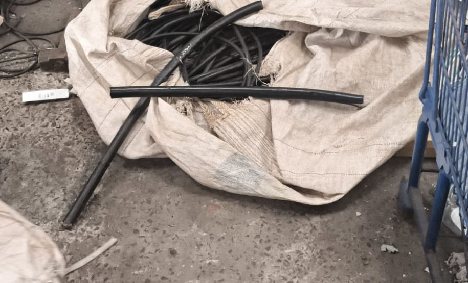 PCPRR apreende 200 quilos de cabos de energia e prende homem por receptação em Ponta Grossa