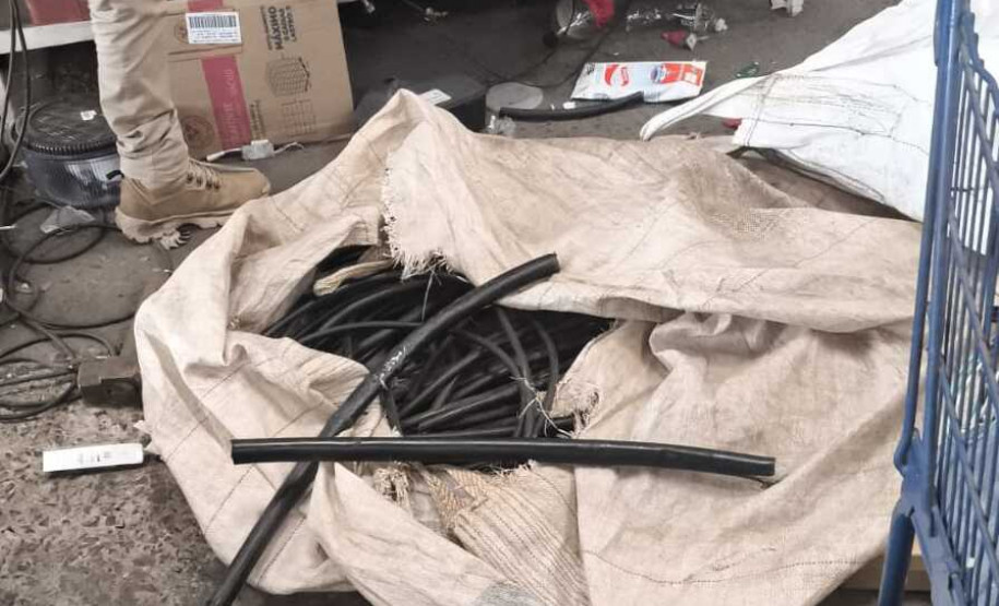 PCPRR apreende 200 quilos de cabos de energia e prende homem por receptação em Ponta Grossa